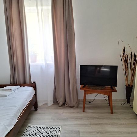 Miha'S Apartament Сулина Экстерьер фото